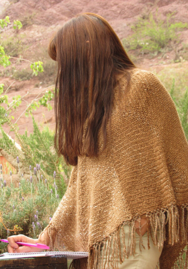 Poncho de Lana de Llama - Image 4