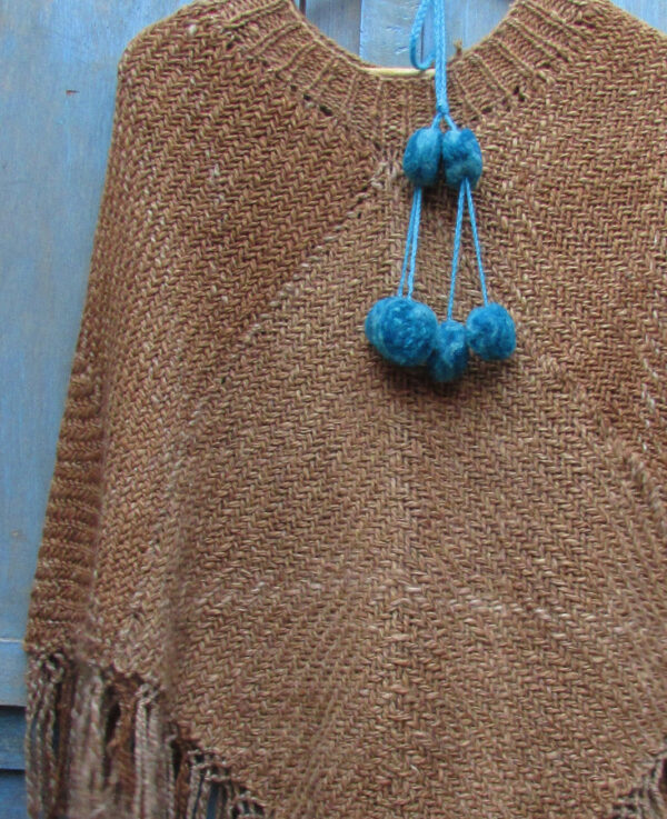 Poncho de Lana de Llama - Image 2